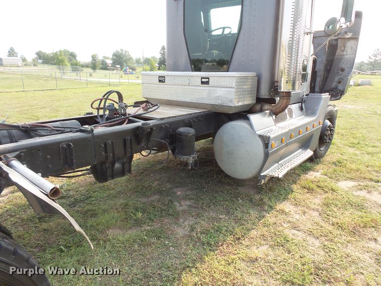 image for item FT9798 1990 Freightliner FLD120 semi truck