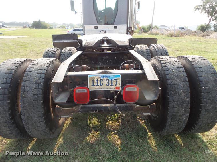 image for item FT9798 1990 Freightliner FLD120 semi truck