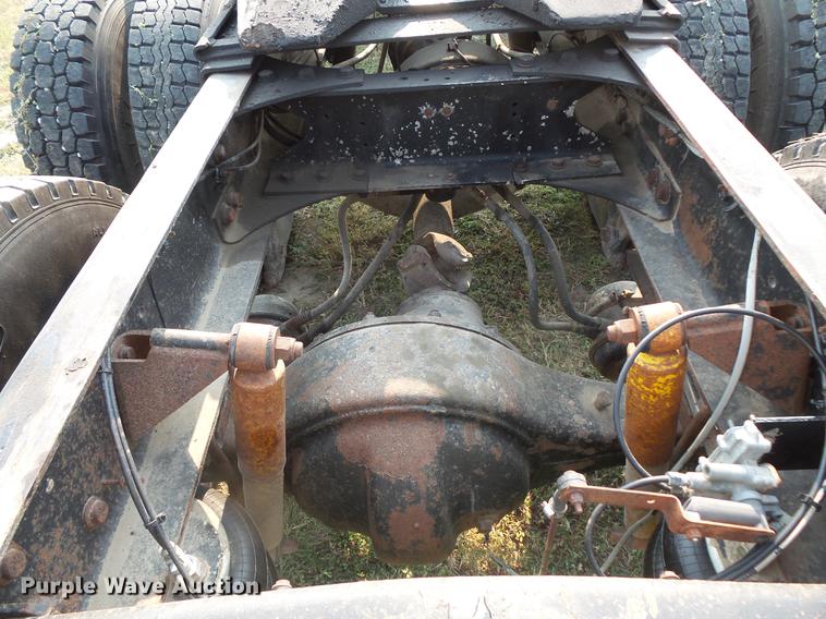 image for item FT9798 1990 Freightliner FLD120 semi truck