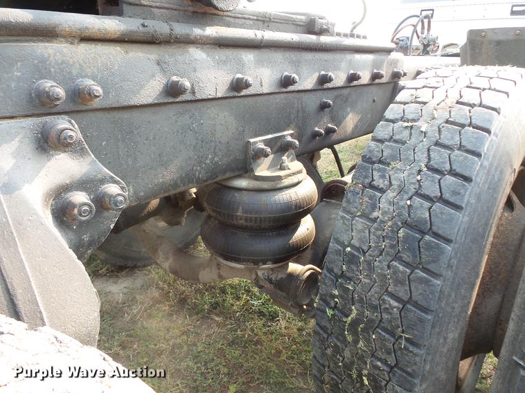 image for item FT9798 1990 Freightliner FLD120 semi truck