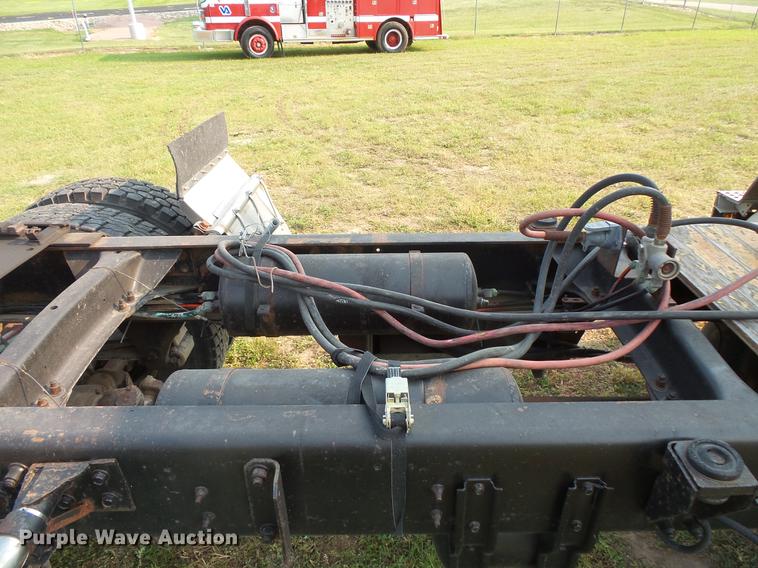 image for item FT9798 1990 Freightliner FLD120 semi truck