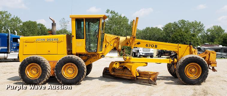 image for item BW9199 1992 John Deere 670B motor grader