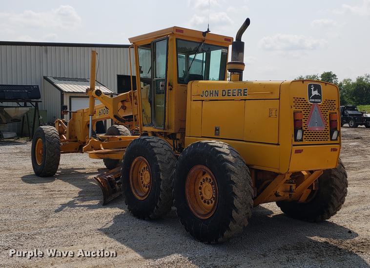 image for item BW9199 1992 John Deere 670B motor grader