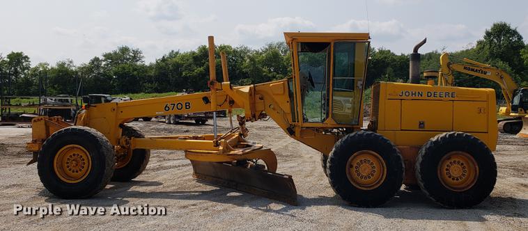 image for item BW9199 1992 John Deere 670B motor grader