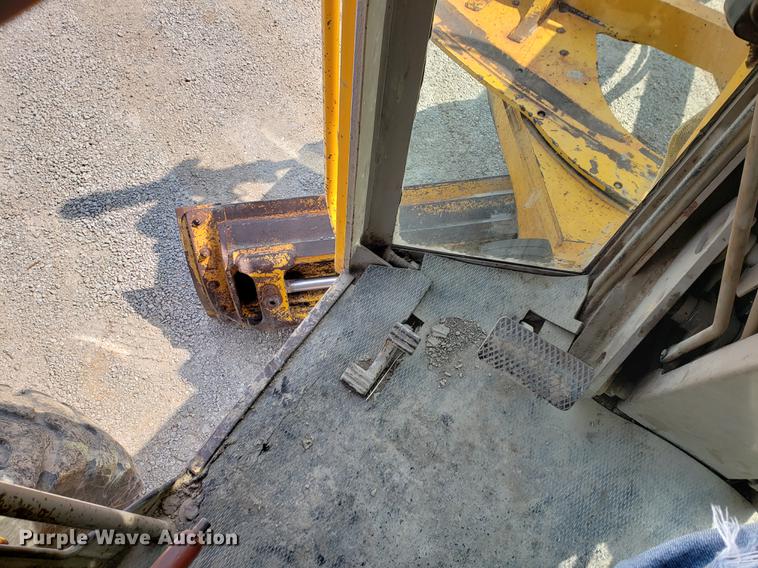 image for item BW9199 1992 John Deere 670B motor grader