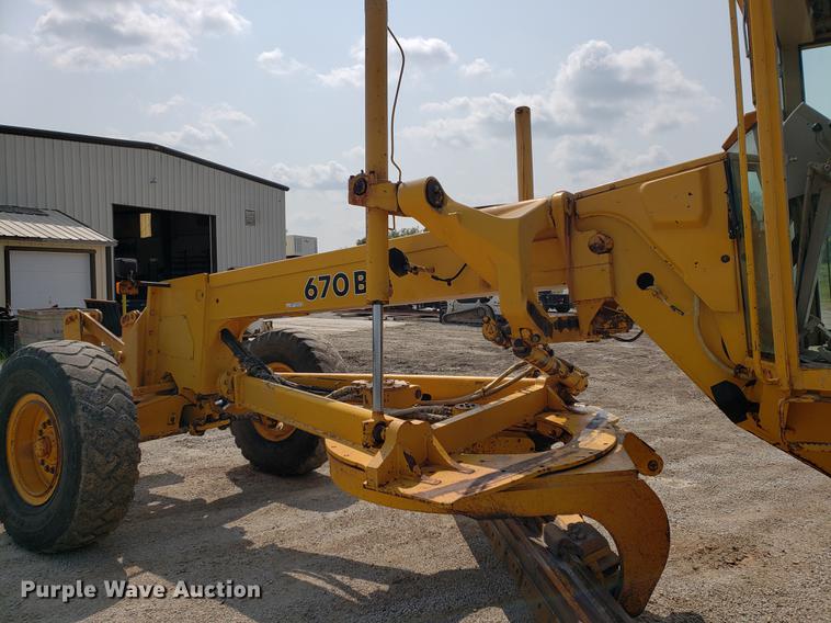 image for item BW9199 1992 John Deere 670B motor grader