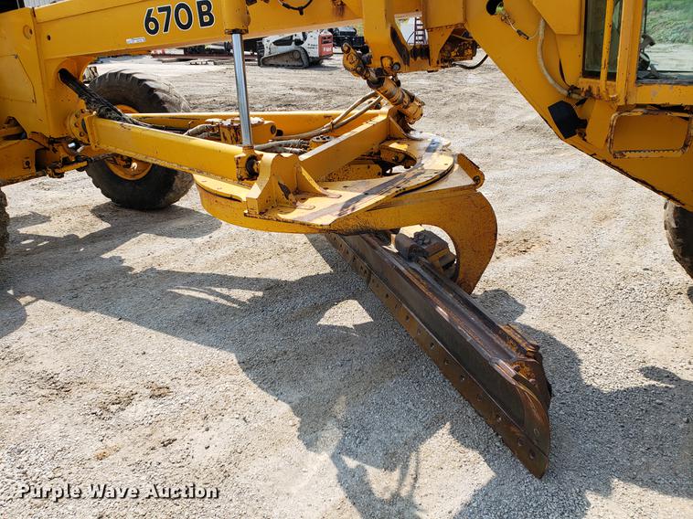 image for item BW9199 1992 John Deere 670B motor grader