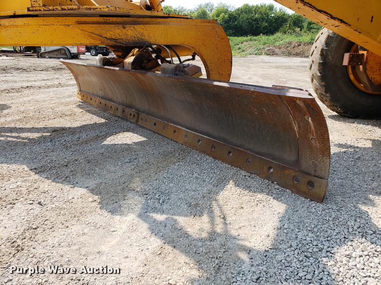 image for item BW9199 1992 John Deere 670B motor grader