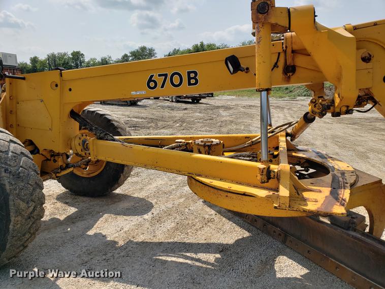 image for item BW9199 1992 John Deere 670B motor grader