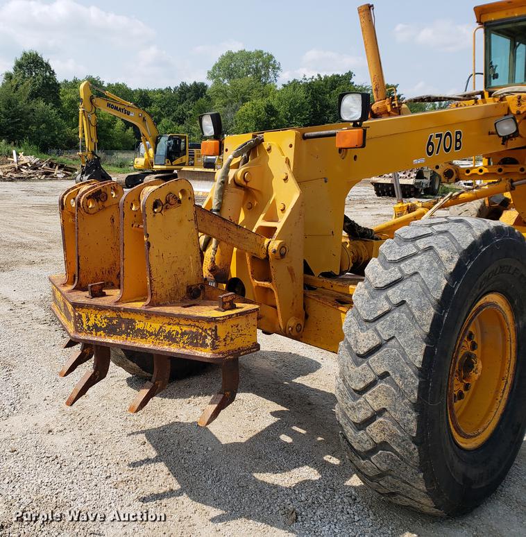 image for item BW9199 1992 John Deere 670B motor grader
