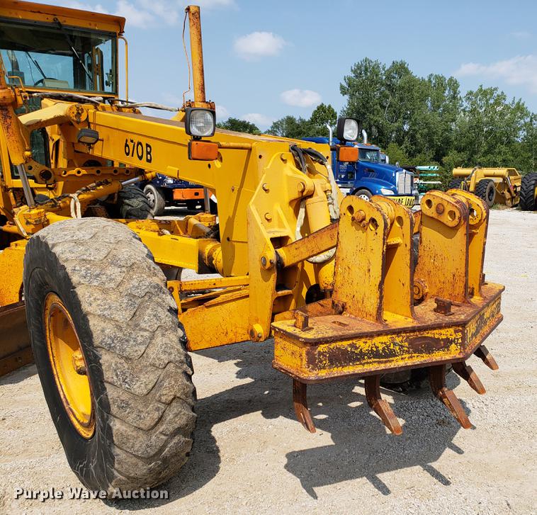 image for item BW9199 1992 John Deere 670B motor grader