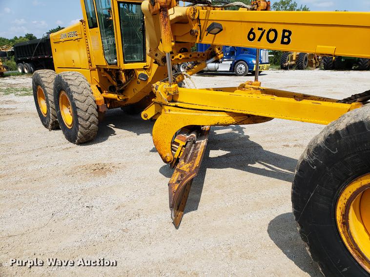image for item BW9199 1992 John Deere 670B motor grader