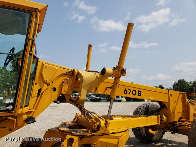 image for item BW9199 1992 John Deere 670B motor grader