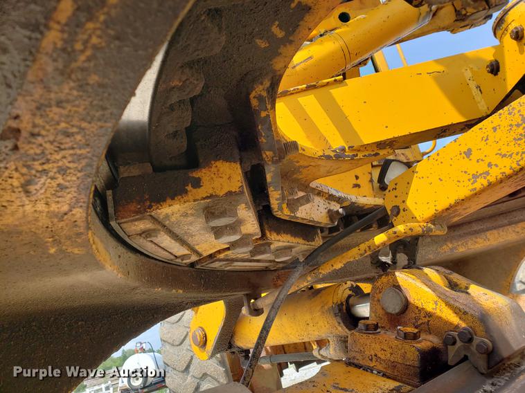 image for item BW9199 1992 John Deere 670B motor grader