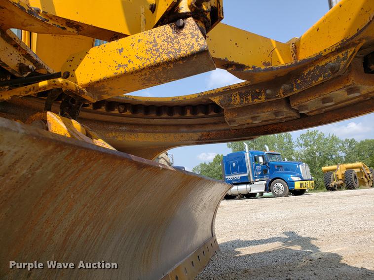 image for item BW9199 1992 John Deere 670B motor grader