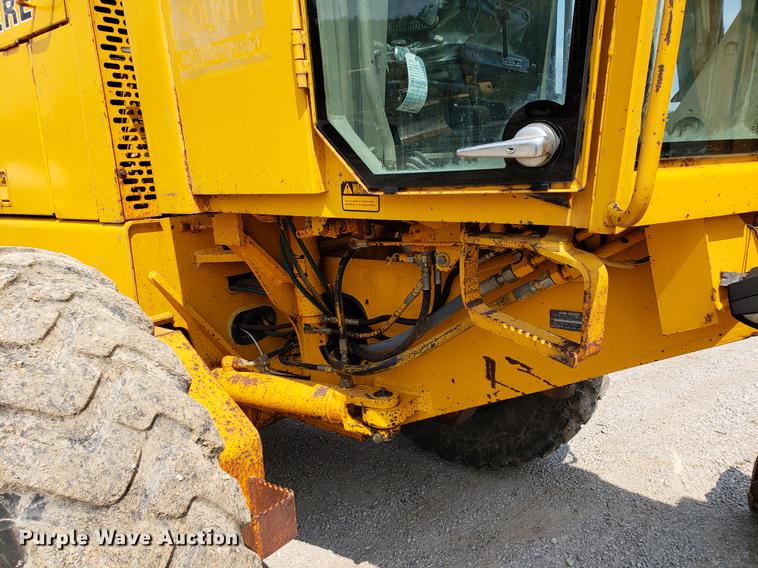 image for item BW9199 1992 John Deere 670B motor grader