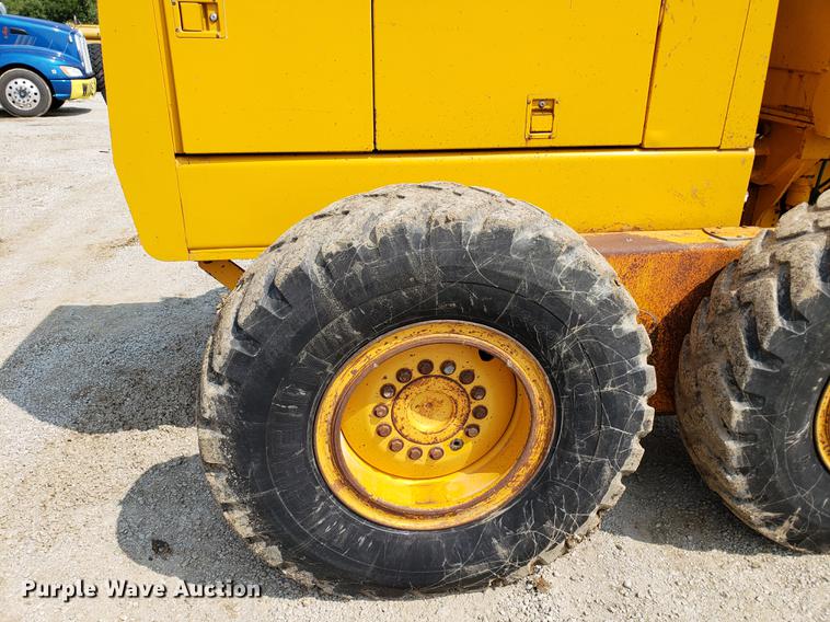 image for item BW9199 1992 John Deere 670B motor grader