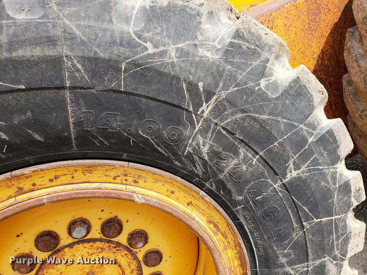 image for item BW9199 1992 John Deere 670B motor grader