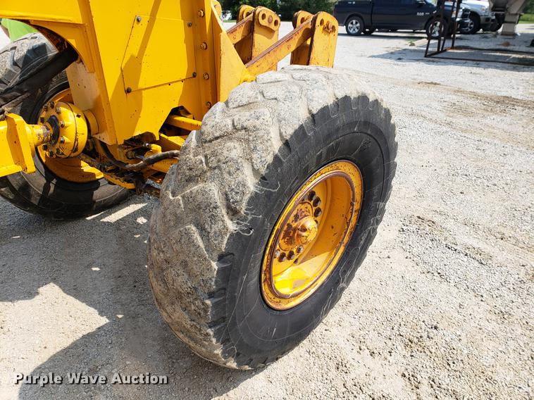 image for item BW9199 1992 John Deere 670B motor grader