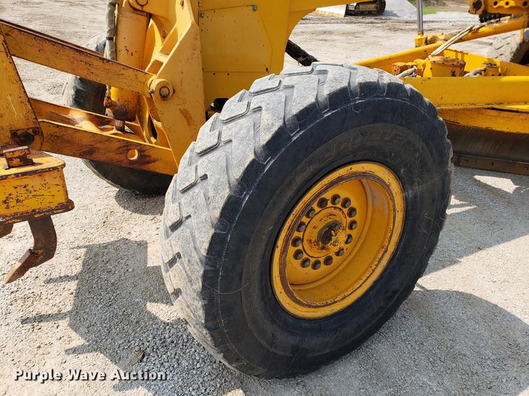 image for item BW9199 1992 John Deere 670B motor grader