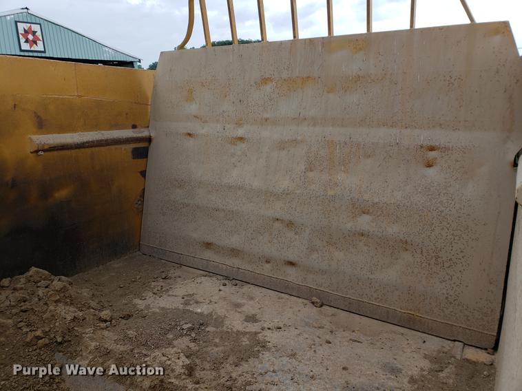 image for item BW9230 Caterpillar 435 Series D scraper