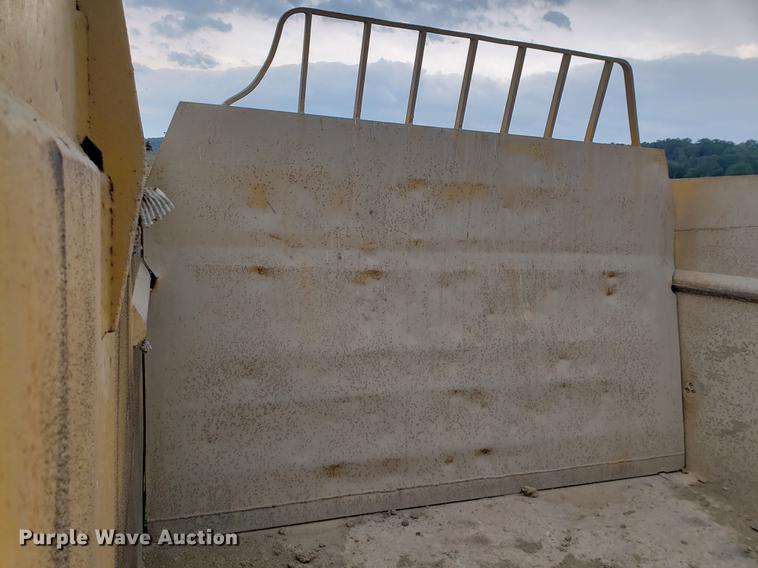 image for item BW9230 Caterpillar 435 Series D scraper