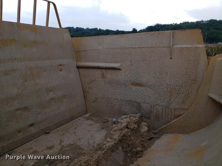 image for item BW9230 Caterpillar 435 Series D scraper