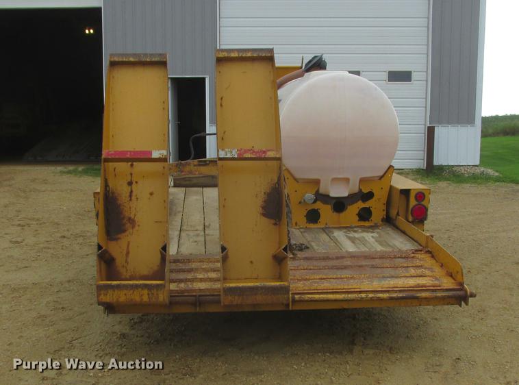 image for item DA8266 2001 Vermeer ST300 mud mixer and Belshe trailer