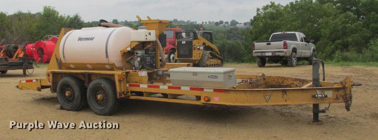 image for item DA8266 2001 Vermeer ST300 mud mixer and Belshe trailer