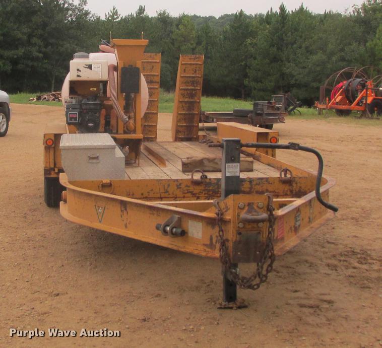 image for item DA8266 2001 Vermeer ST300 mud mixer and Belshe trailer