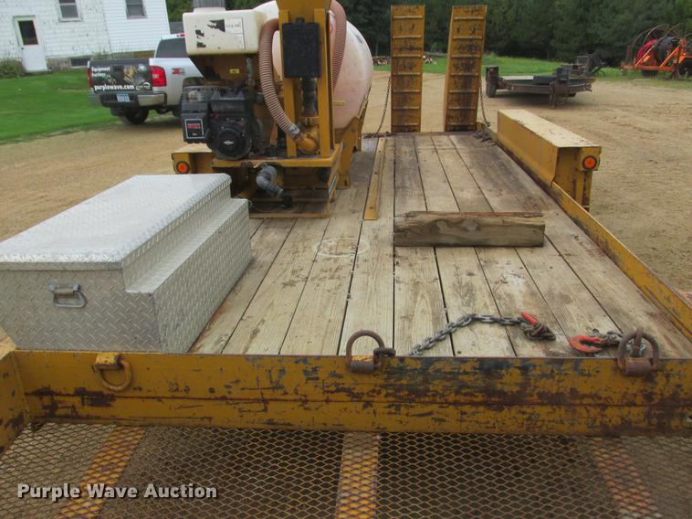 image for item DA8266 2001 Vermeer ST300 mud mixer and Belshe trailer