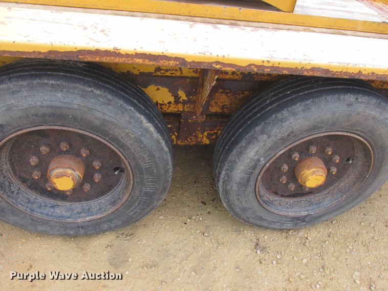 image for item DA8266 2001 Vermeer ST300 mud mixer and Belshe trailer