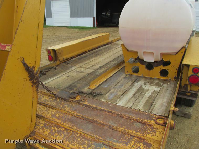 image for item DA8266 2001 Vermeer ST300 mud mixer and Belshe trailer