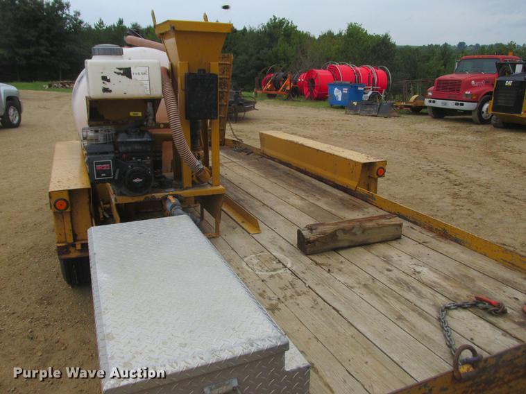 image for item DA8266 2001 Vermeer ST300 mud mixer and Belshe trailer