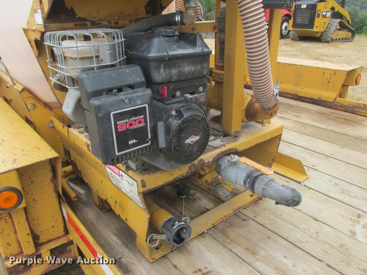 image for item DA8266 2001 Vermeer ST300 mud mixer and Belshe trailer