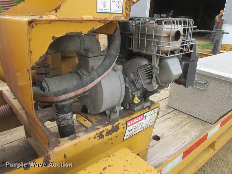 image for item DA8266 2001 Vermeer ST300 mud mixer and Belshe trailer