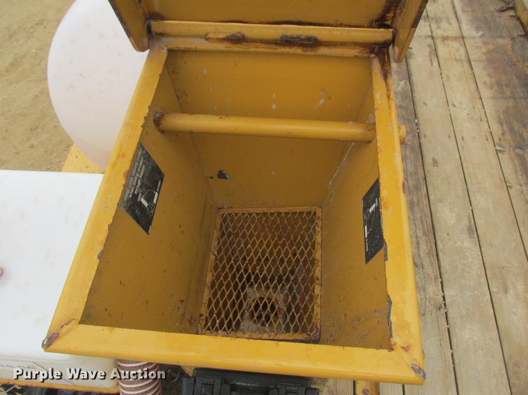 image for item DA8266 2001 Vermeer ST300 mud mixer and Belshe trailer