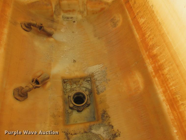 image for item DA8266 2001 Vermeer ST300 mud mixer and Belshe trailer