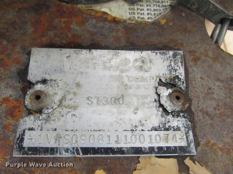 image for item DA8266 2001 Vermeer ST300 mud mixer and Belshe trailer