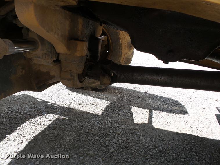 image for item DB7048 1999 New Holland 675E backhoe