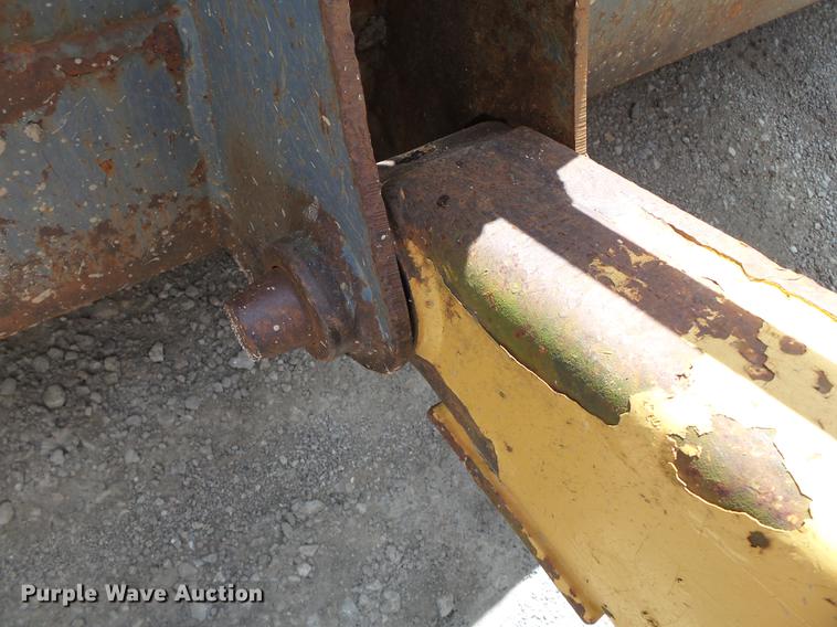 image for item DB7048 1999 New Holland 675E backhoe