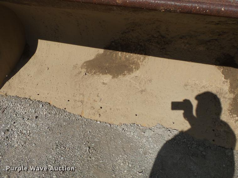 image for item DB7048 1999 New Holland 675E backhoe