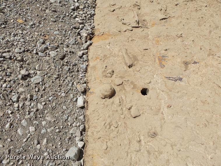 image for item DB7048 1999 New Holland 675E backhoe