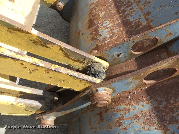 image for item DB7048 1999 New Holland 675E backhoe