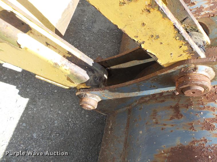 image for item DB7048 1999 New Holland 675E backhoe