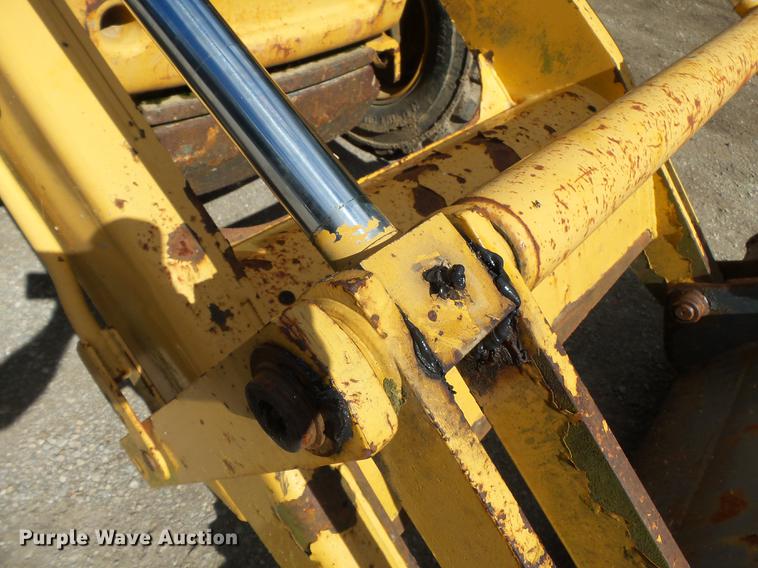 image for item DB7048 1999 New Holland 675E backhoe