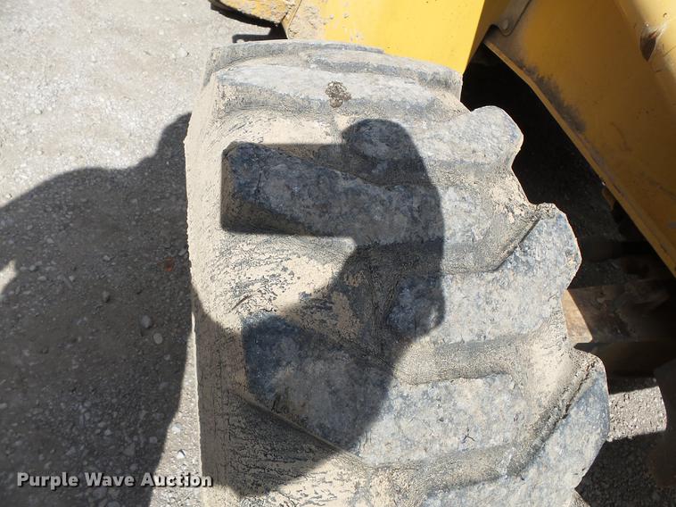 image for item DB7048 1999 New Holland 675E backhoe