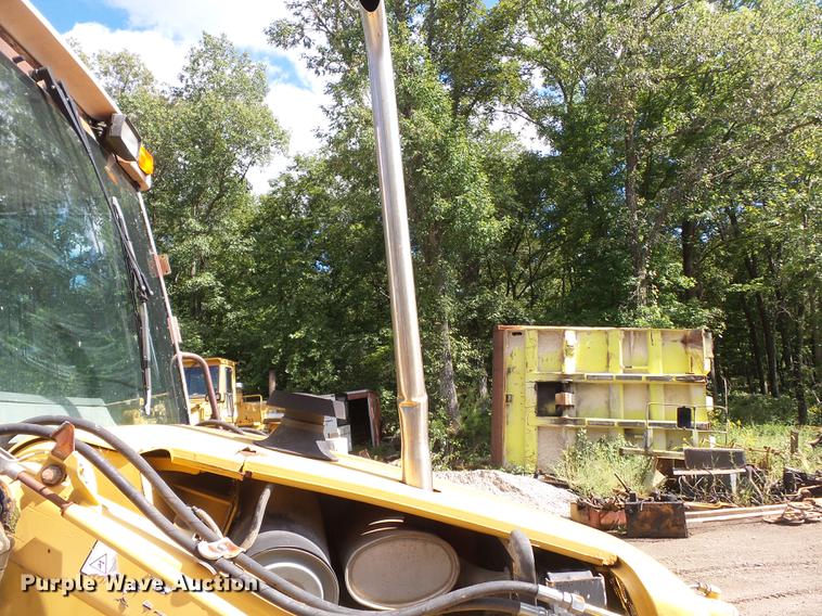 image for item DB7048 1999 New Holland 675E backhoe