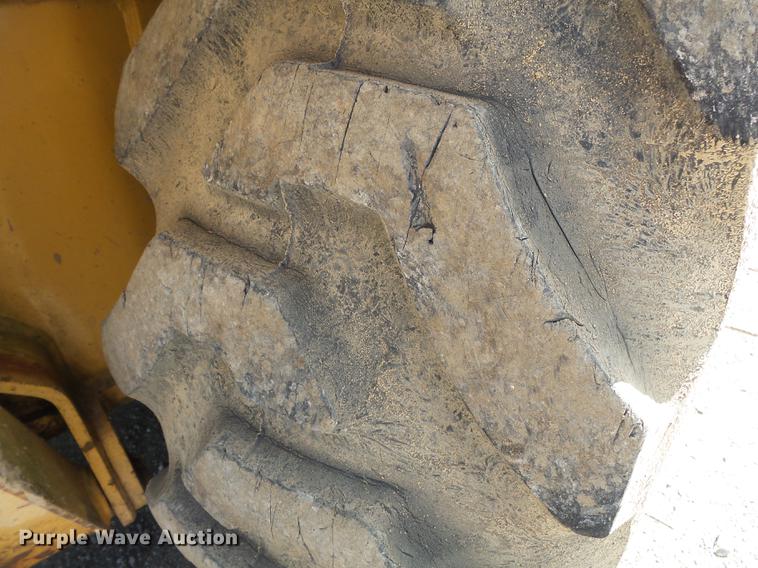 image for item DB7048 1999 New Holland 675E backhoe