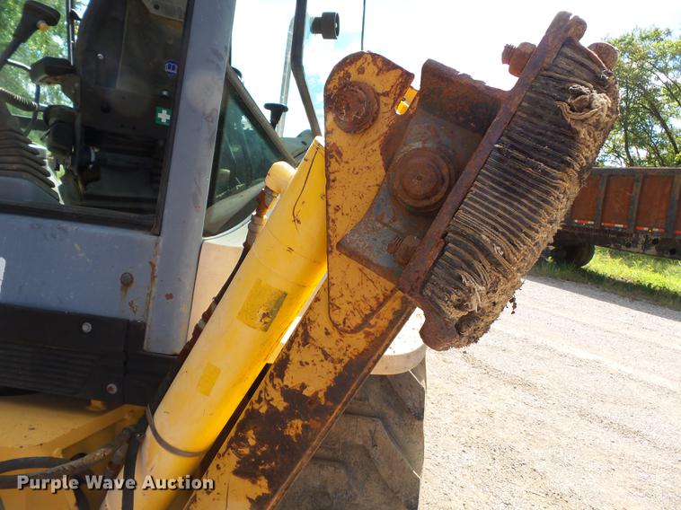 image for item DB7048 1999 New Holland 675E backhoe